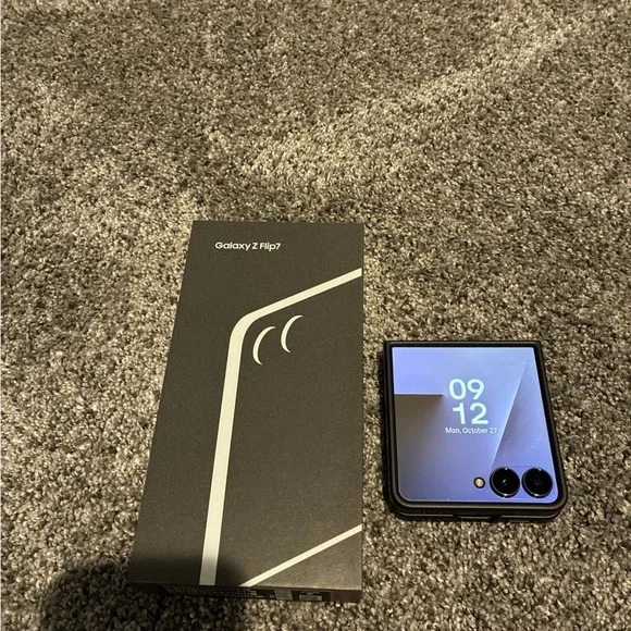 Samsung Galaxy Z Flip3 - Black unlock like new